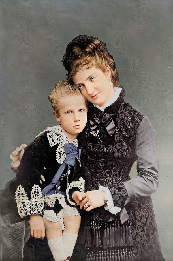13. İtalya Kraliçesi Margherita oğluyla birlikteyken - 1875'li yıllar: