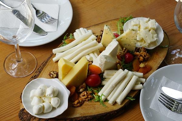 Yemeklerde farklı yerlerde kullanılan peyniri taze tutmak artık zor değil.