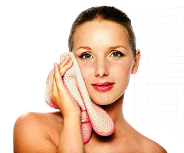 8. Sadece makyaj temizlemek için değil; yüz bakımın için düzenli olarak kullanabilirsin.