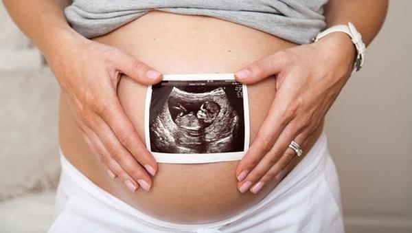 5. Hamileliğin kaçıncı ayında bebeğin kalbi kan pompalamaya başlar?