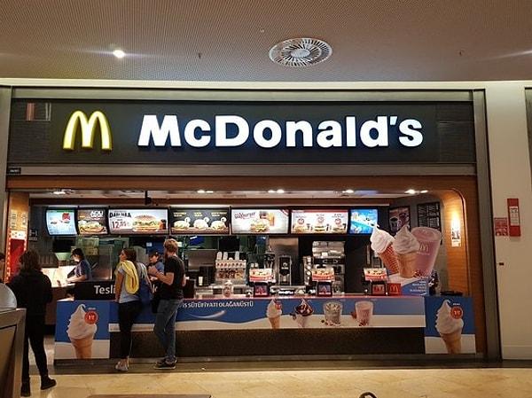 6- Dünyada en çok işe alım yapan dört kurum sizi epey şaşırtacak: Amerika’nın Savunma Bakanlığı, Çin’in Halk Kurtuluş Ordusu, Amerika’nın zincir marketi Walmart ve son olarak McDonald’s!