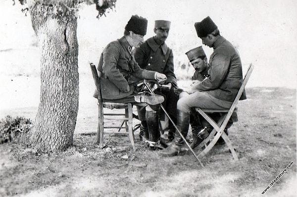 Ankara'da ise Mustafa Kemal'in hasta olduğu "dedikodusu" yayılır, bu yüzden kimseyle görüşemeyecektir. Bu arada Akşehir'e gidip dönen Mustafa Kemal yine seyahatini gizli tutmayı başarır.