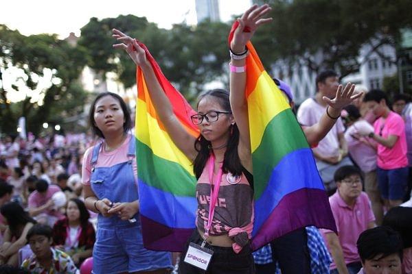 Queer hakları savunucuları, Sağlık Bakanlığı'nın yönergelerinin uygulanmasını sağlamak için daha fazlasının yapılması gerektiğini söylüyor.
