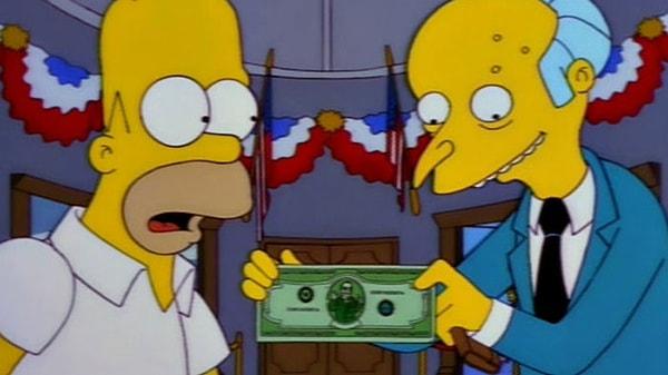 9. Homer beceriksiz olduğu için Bay Burns karakteri Homer'ı sürekli yakınlarında tutuyor.
