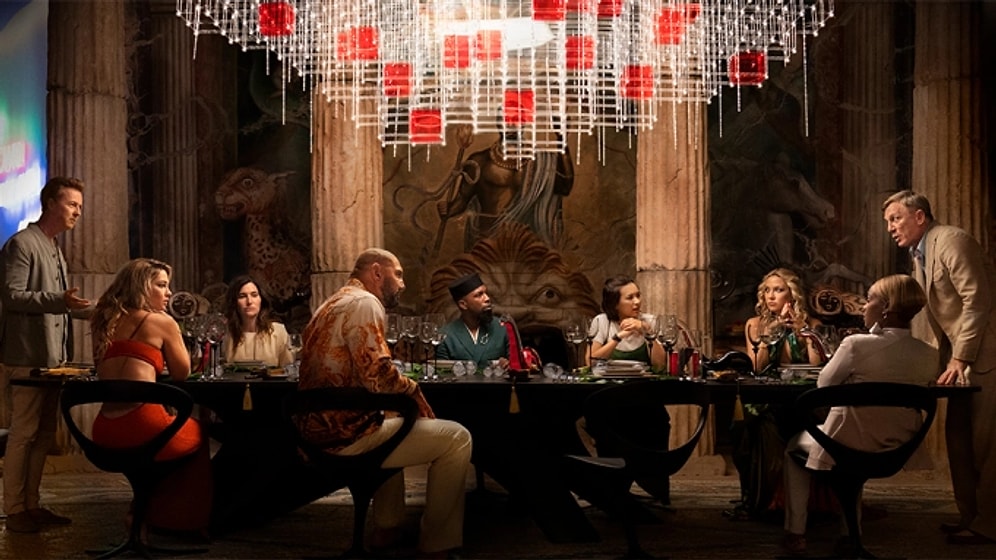 Появились первые изображения фильма «Достать ножи 2» ("Glass Onion: A Knives Out Mystery")