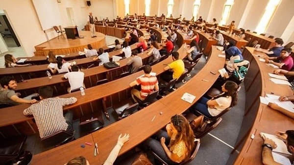 22 Ağustos Pazartesi tarihi itibarıyla üniversite kayıtları başladı.