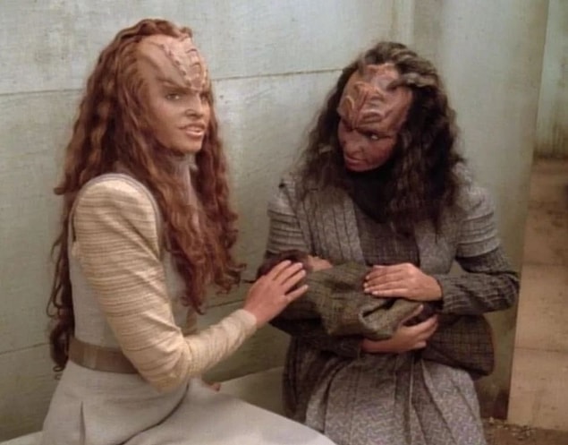 Sosyal medyada ise insanlar kendisini Star Trek karakteri Ba'el'e benzetti.