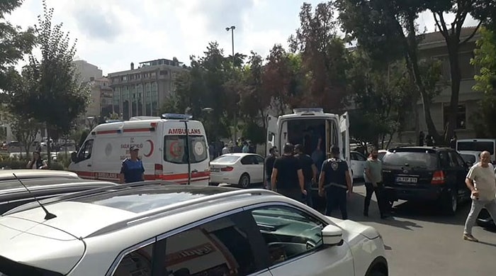 Kaymakamlık Önünde Polislere Bıçaklı Saldırı