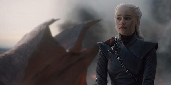 9. Game of Thrones serisinin finaliyle ilgili hayranların en büyük şikayetlerinden biri, Daenerys'in King's Landing'i ve masum sivillerini yakmasıydı.