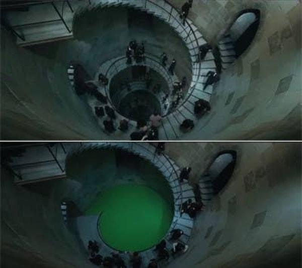 11. 'Harry Potter ve Ölüm Yadigarları' filmindeki Hogwarts'ın spiral şeklinde duran merdiveni de göründüğü kadar uzun ve uçsuz bucaksız değil!