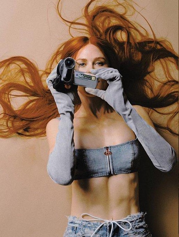 Излишне говорить, что актриса четко заявляет о своей позиции в отношении "подходящих по возрасту" ансамблей в своей последней фотосессии для обложки журнала