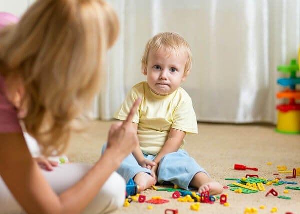 Bebeğiniz ya da çocuğunuz için her şeyin en iyisini düşünürken, günlük dilinizde büyük bir hata yapıyor olabilirsiniz.
