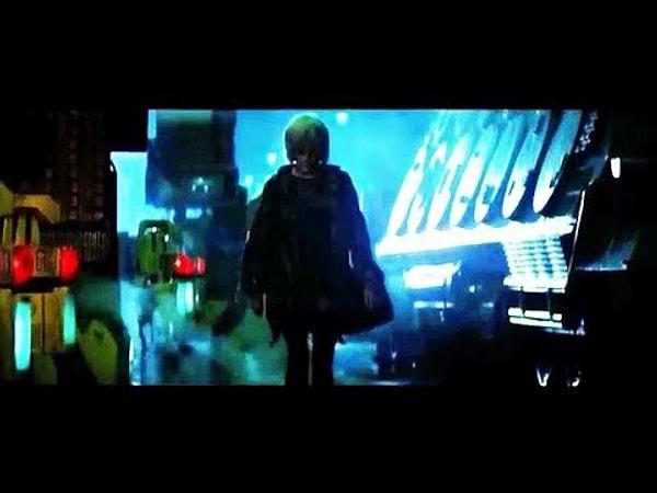20. 'Blade Runner' filminde Daryl Hannah kazayla kayıp dirseğini araba camına vurmuş! Ünlü oyuncu dirseği paramparça olsa da sahne sonuna kadar dayanmış.