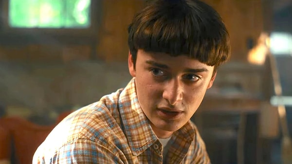 8. 'Stranger Things' dizisinde Will Byers rolünü üstlenen Noah Schnapp