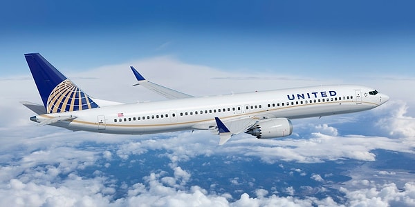 Newark'tan Denver'a yolculuk için bir United Airlines uçağı New York pistinde o kadar uzun süre bekledi ki yakıt ikmali yapmak zorunda kaldı.