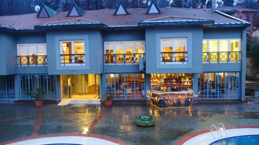 Boğaziçililer Mezun Olsa Da Çileleri Bitmiyor: Restoranları Mühürlendi