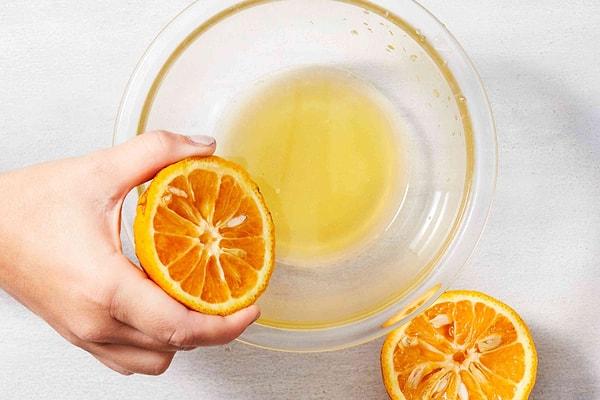 10. Taze sıkılmış portakal suyunu tavuklarınızı marine etmek için kullanabilirsiniz. İnanılmaz bir lezzetle karşılaşacaksınız, bizden söylemesi!