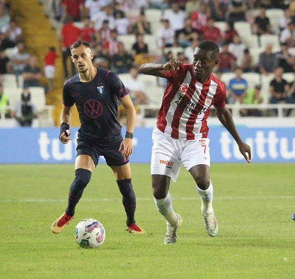 Sivasspor, sahasında Malmö'ye 2-0 mağlup oldu ve toplamda 5-1 skorla Avrupa Ligi'nde veda etti.