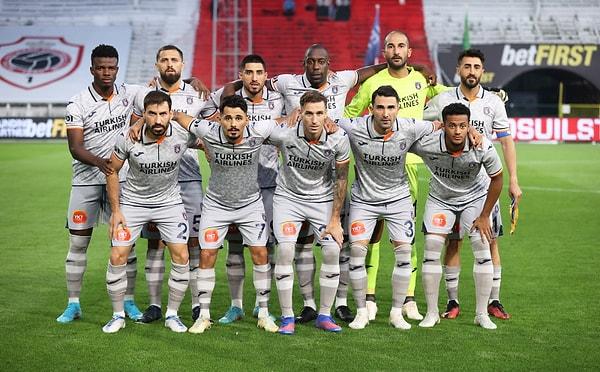 Başakşehir mücadeleyi 3-1 kazandı ve UEFA Konferans Ligi'nde gruplara kaldı.