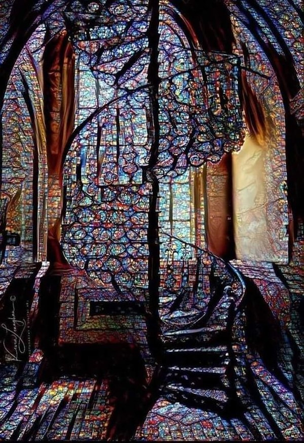 16. Лестница Из Витражного Стекла.. Музей В Японии