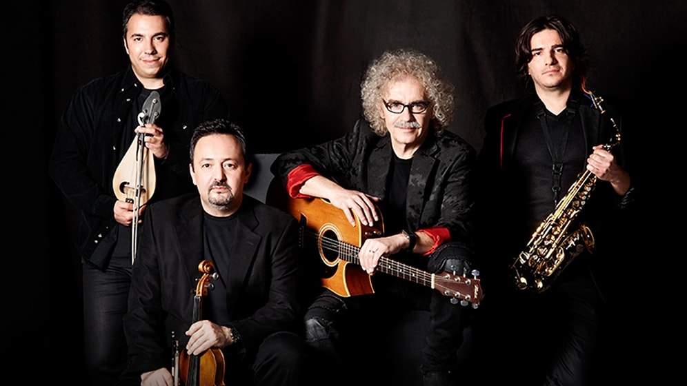 Yeni Türkü'nün Hem Topluma Hem Aşka Dokunan Unutulmaz Şarkı Sözleri