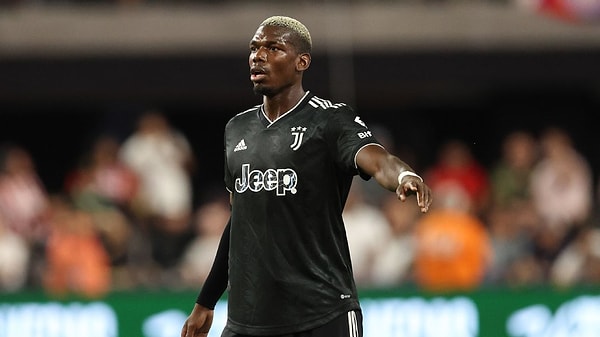 Yıllardır form durumuyla eleştirileri üzerine çeken Paul Pogba, bu yaz transfer döneminde eski takımı Juventus'a transfer oldu.