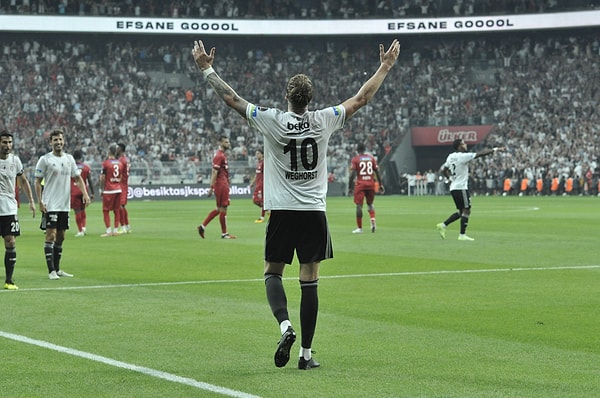 Maçın ikinci yarısında da oyunun hakimi olan Beşiktaş skoru 85. dakikaya kadar korudu. Oyuna sonradan giren Dia Saba durumu 3-1'e getirdi. Bu sonuçta Beşiktaş 4. haftada ligin zirvesine yerleşmeyi başardı.