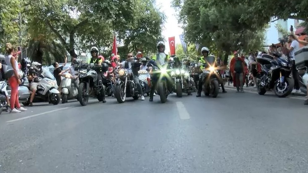 30 Ağustos Kutlamaları: Binlerce Motorlu Köprüde Kortej Yaptı