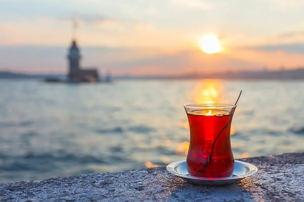 Türk halkı olarak çay içmeyi çok seviyoruz. Kışın üşüdüğümüzde, yazın hararet bastığında... Çay içmek için her zaman bir neden buluyoruz.