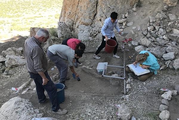 9. Karaman’da yer alan Pınarbaşı’nda, günümüzden yaklaşık 16.000 yıl öncesine tarihlenen bir mezarlık alanı bulundu.