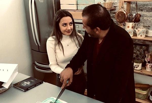 Kızına aşık bir baba olan Mehmet Yalçınkaya'nın eğlenceli,  kızı ile yaramazlık yapmaktan hiç ama hiç geri durmayan hali de dikkat çekiyor elbette.