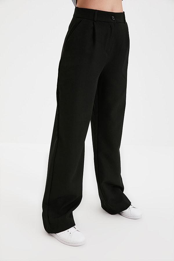 Siyah bol paça normal belli pantolon.