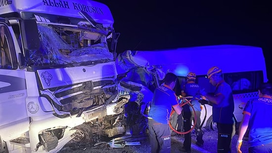 Düğün Dönüşü Feci Kaza: 8 Kişi Öldü, 9 Kişi Yaralandı