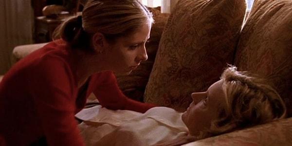 10. 'Buffy the Vampire Slayers' dizisinde Joyce Summers aslında beyin anevrizmasından ölmesi.