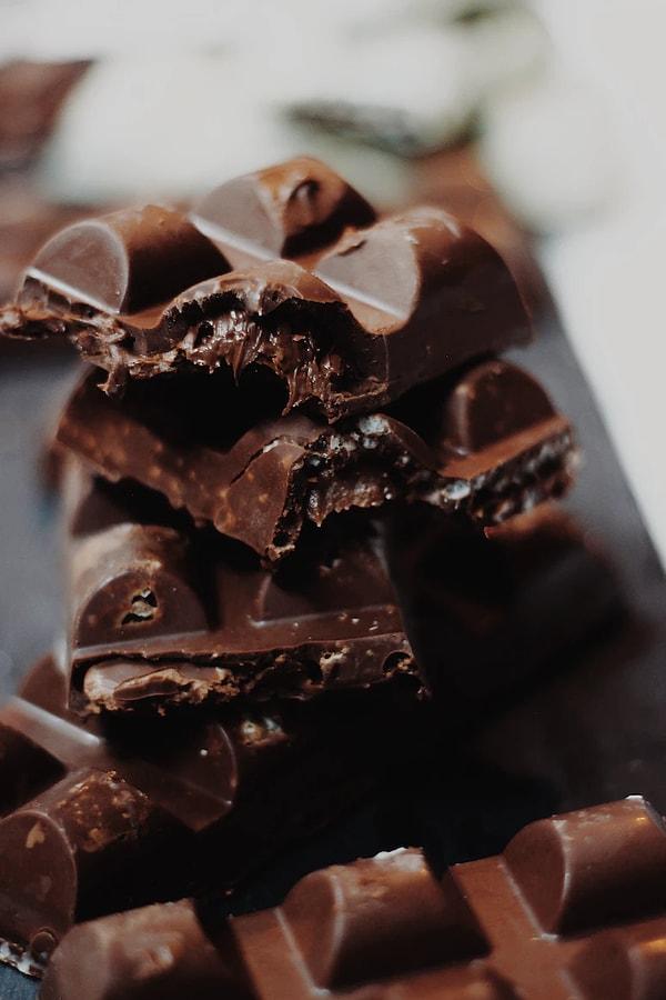 3. Çikolata yemek sivilce oluşumuna sebep olur.