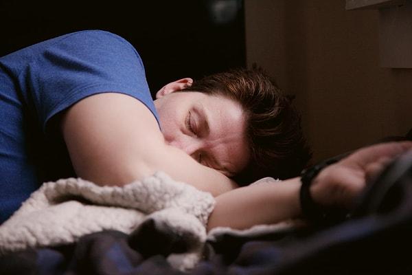 10. Uykuda horlamak normaldir.
