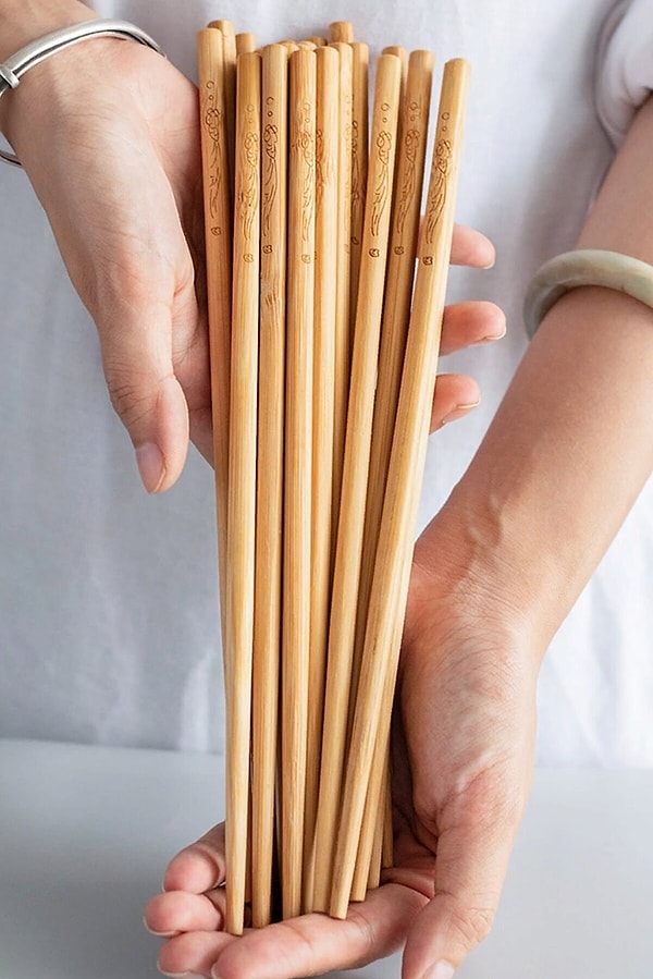 2. Misafirlerinize Çin yemeği yapacaksanız çok chopstick gerek.