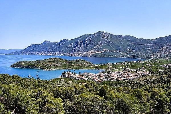 1. Yunanistan binlerce adadan oluşuyor.