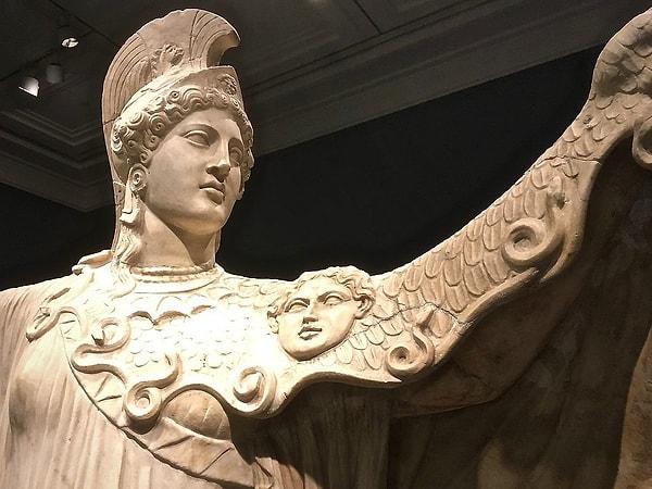 4. Yunanistan'ın başkenti, tanrıça Athena'nın adından geliyor.