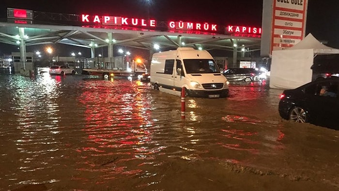 Kapıkule’den Çıkışlara Yağmur Engeli: Alışverişe Gelen Bulgarlar Geri Dönemedi