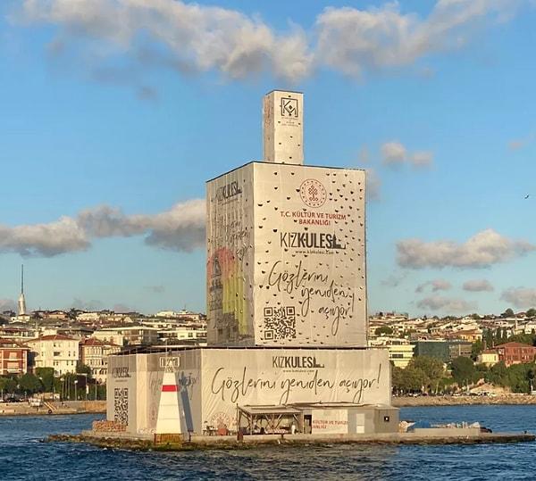 İstanbul'un en ünlü sembollerinden Kız Kulesi de bir süredir restore ediliyor bildiğiniz gibi. Uzun zamandır bu dış giydirmeli halini görüyoruz.