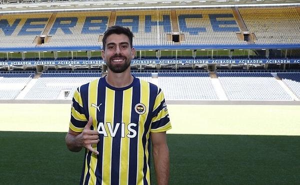 Temmuz sonunda Fenerbahçe'ye Marsilya'dan 3 yıllığına Brezilyalı savunmacı oyuncusu 28 yaşındaki stoper Luan Peres transfer edilmişti.