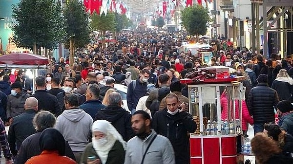 İşsizlik hedefinin 2022 yıl sonu için yüzde 10,8 olduğu görülürken, 2023'te bu hedef yüzde 10,4, 2024'te yüzde 9,9 ve 2025'te de yüzde 9,6 oluyor.