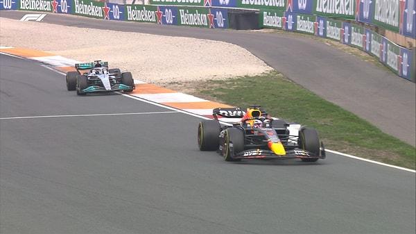 Yarıştaki kırılma anlarından birisi de güvenlik aracı piste girdiğinde yaşandı. Hamilton'u lastiklerini değiştirmesi için pite çağırmayan Mercedes'in bu kararı büyük tepki çekti.