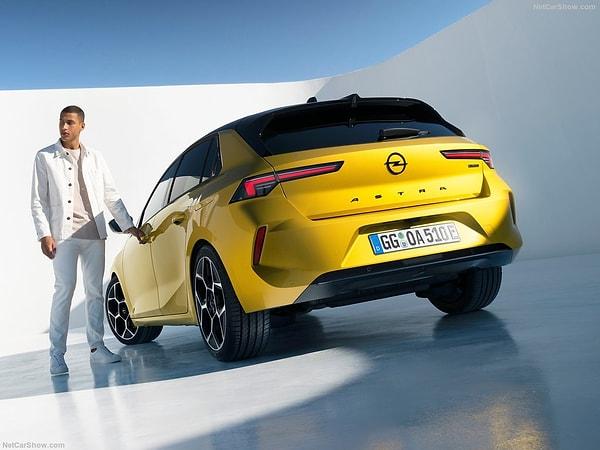 Opel son yıllarda tasarımında köklü değişikliklere gitmişti. Bunun son adımı Opel Astra oldu.