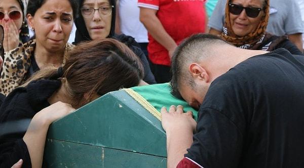 Törene katılan Tarık ve Ceylan Özdemir çifti uzun süre gözyaşı döktü.