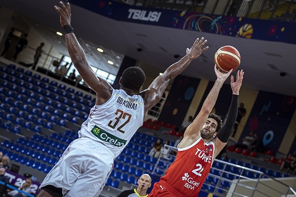 Furkan Korkmaz: "Bence hazırlık döneminden beri en net, en kararlı duruşumuzu gösterdiğimiz bir maçtı. Resmi bir maç olması ayrı bir motivasyon ama bence takım olarak maçın başından itibaren, fark azalır artar ama önemli olan karakterli duruştu."