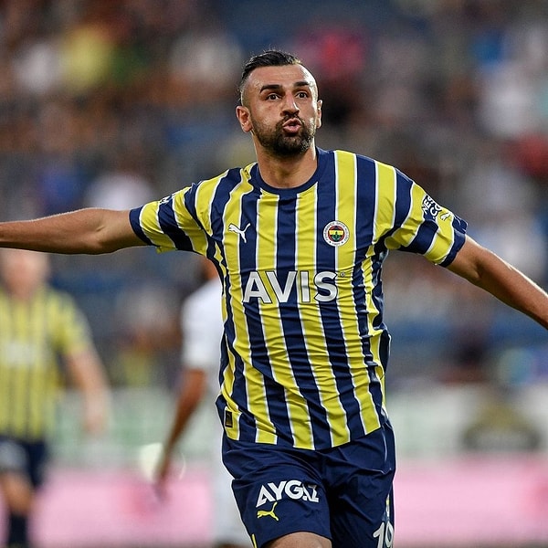 2. Serdar Dursun, menajerinden kendisine takım bulmasını istedi. Serdar'a Westerlo ve Başakşehir’in ilgisi bulunuyor.