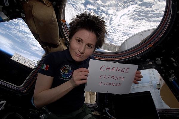 Samantha Cristoforetti, Avrupa Uzay Ajansı'nın Uluslararası Uzay İstasyonu'ndaki temsilcisi olan bir bilim insanı.