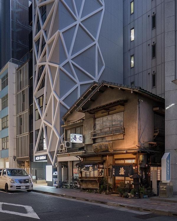 23. Tokyo'nun Ginza mahallesinde eski ile yeniyi bir araya getiren mahalle;